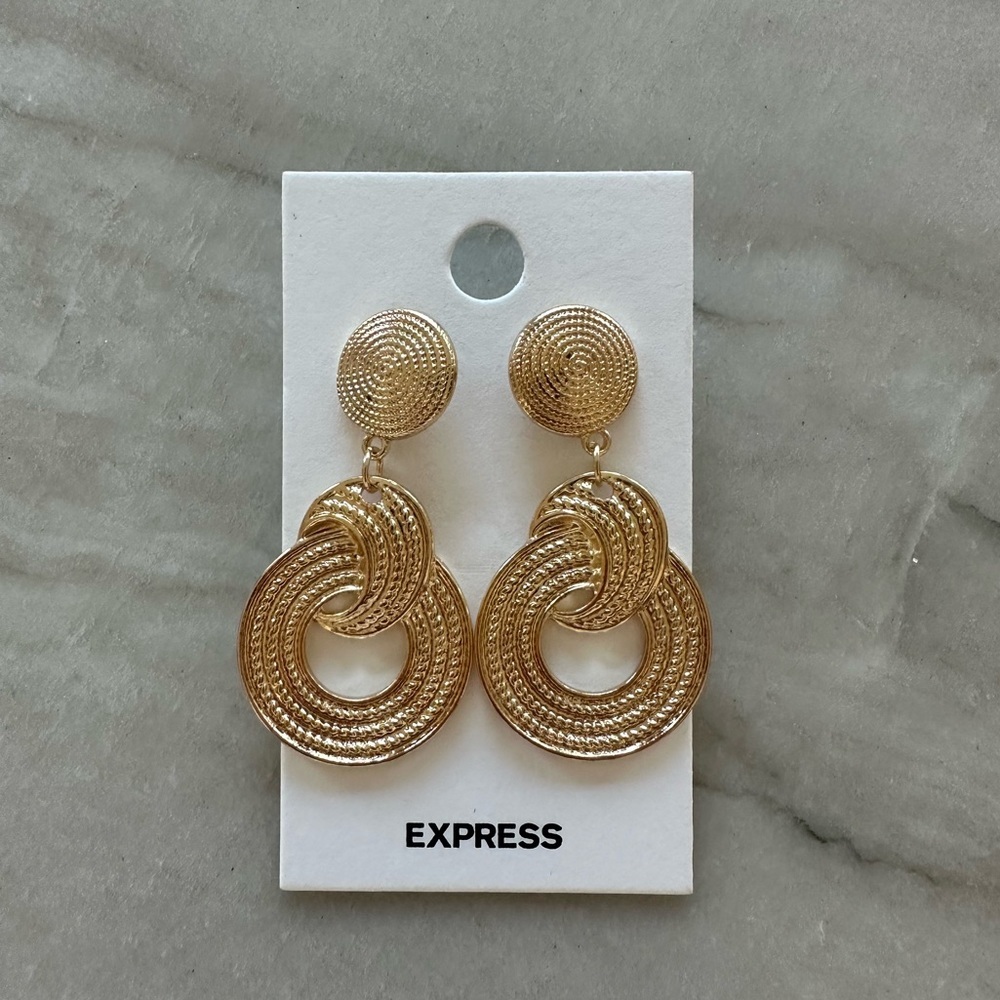 Earring Express - Picture 2 of 3